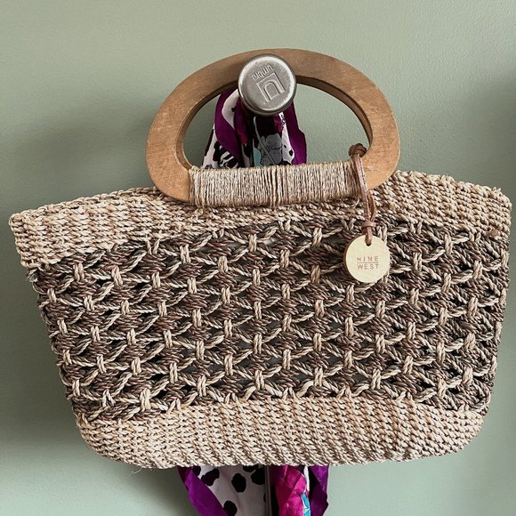 Nine West Straw Bag Bucket style Wooden Handle Snap Close - Picture 1 of 6